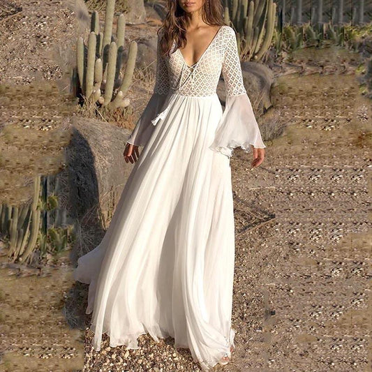 Robe longue à manches longues et décolleté en V avec détails ajourés élégants