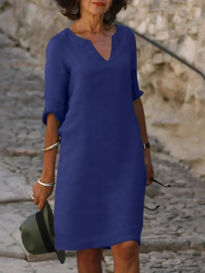 Robe élégante avec encolure en V