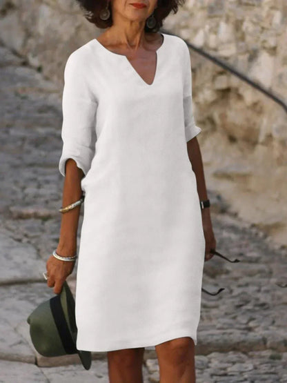 Robe élégante avec encolure en V