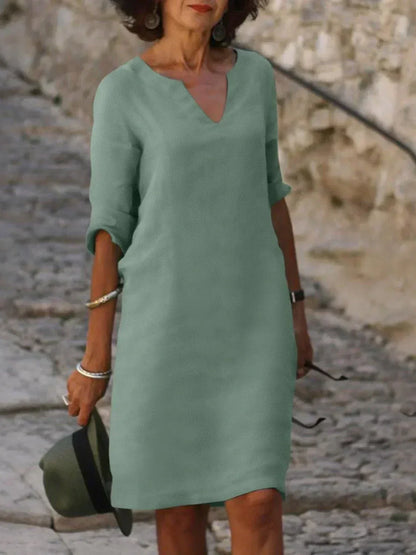 Robe élégante avec encolure en V