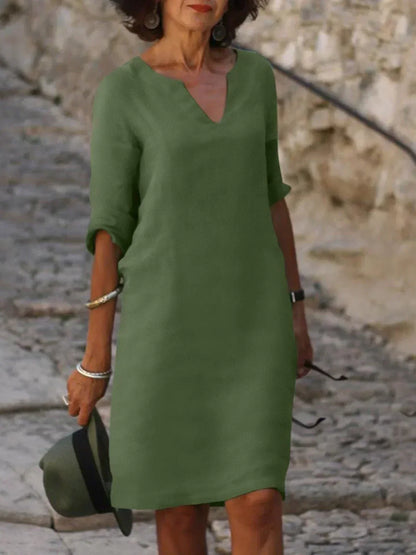 Robe élégante avec encolure en V